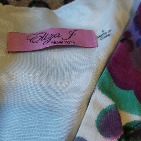 Pretty Summer Dress - Picture 4 of 4